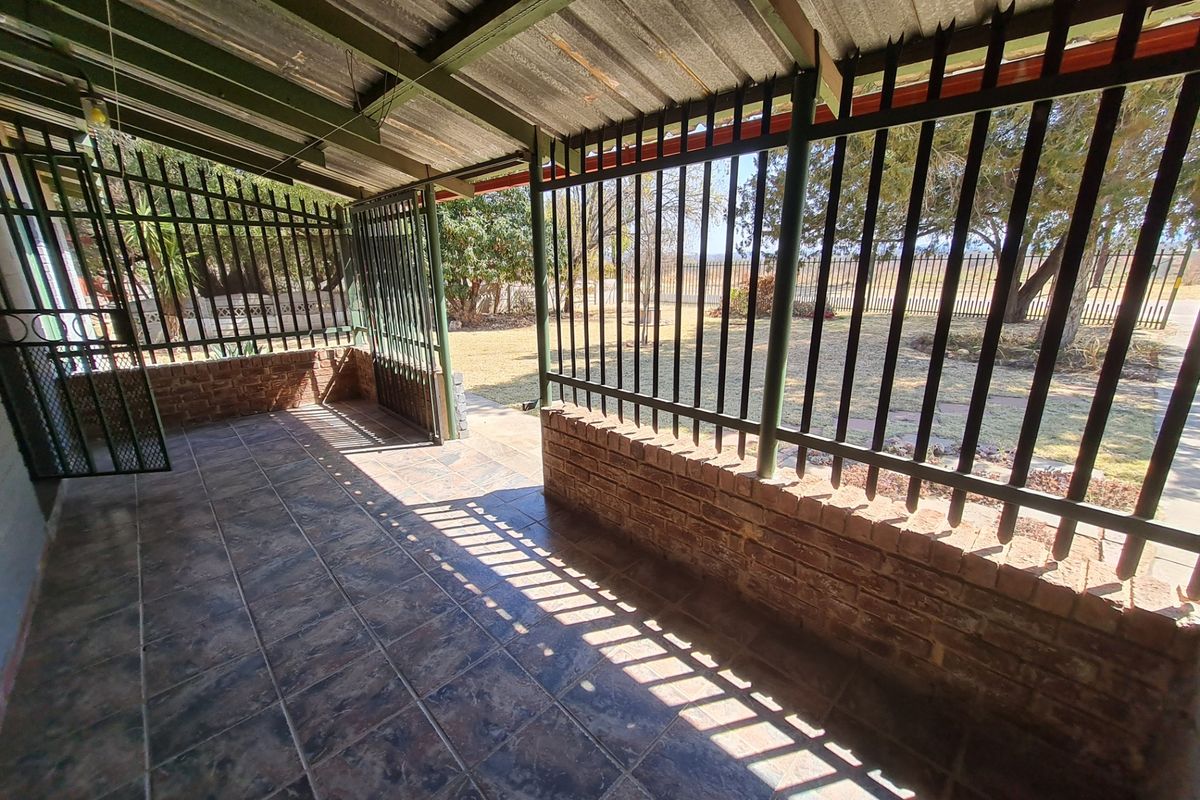 House For Sale in Modimolle Central - Photo 2