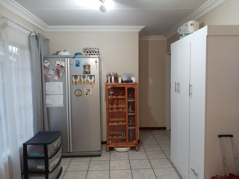 Townhouse For Sale in Rooihuiskraal North - Photo 8