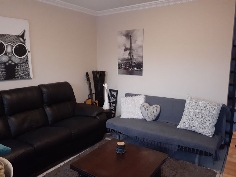 Townhouse For Sale in Rooihuiskraal North - Photo 2