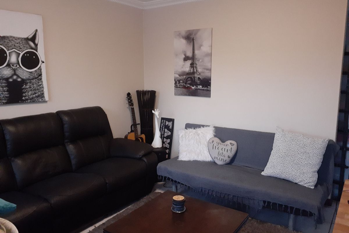 Townhouse For Sale in Rooihuiskraal North - Photo 2