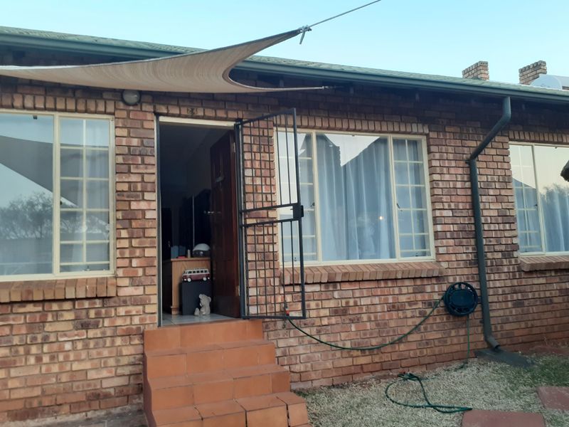 Townhouse For Sale in Rooihuiskraal North - Photo 3