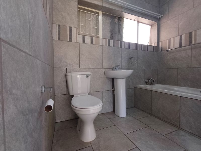 House For Sale in Flamwood - Photo 8