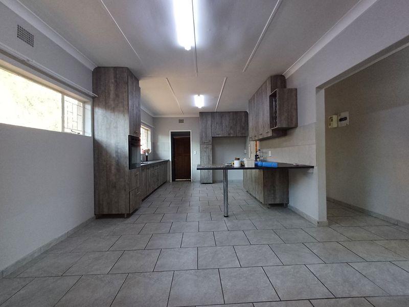 House For Sale in Flamwood - Photo 6