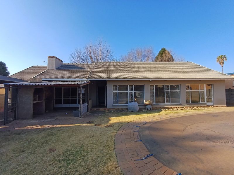 House For Sale in Flamwood - Photo 3