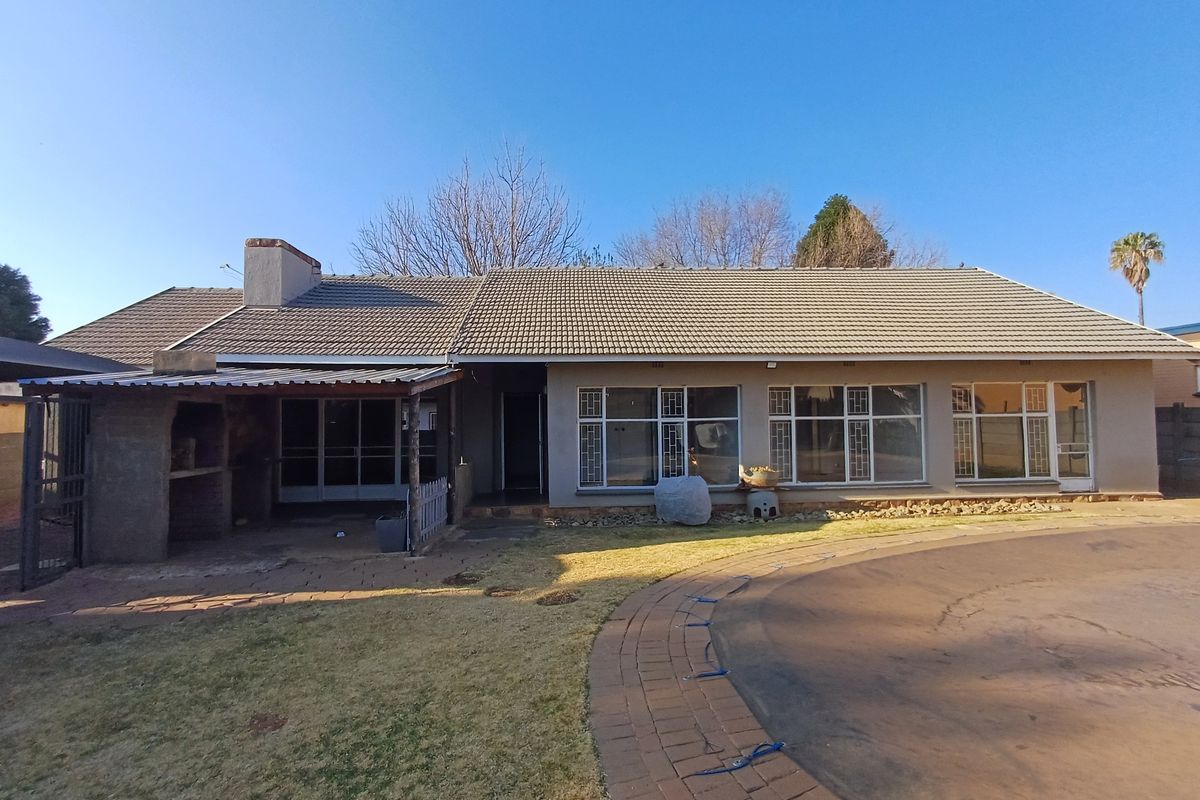 House For Sale in Flamwood - Photo 3