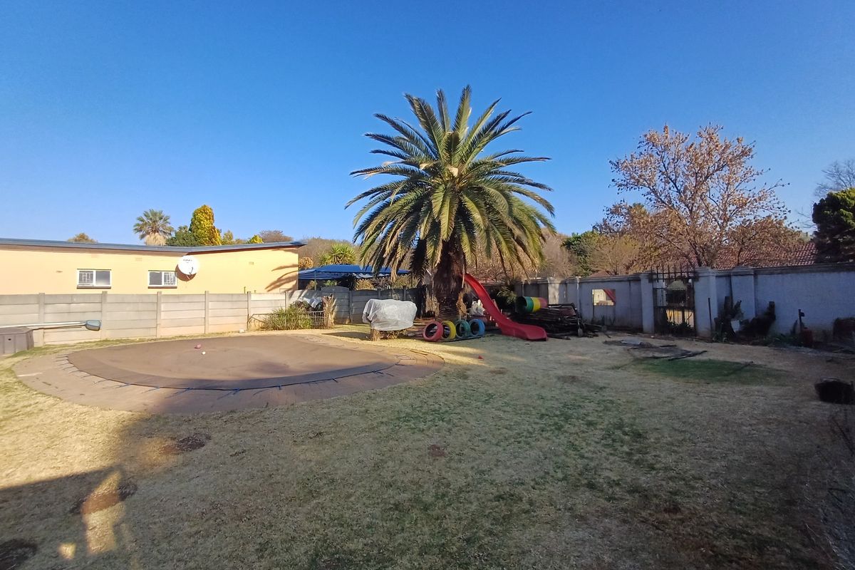 House For Sale in Flamwood - Photo 2