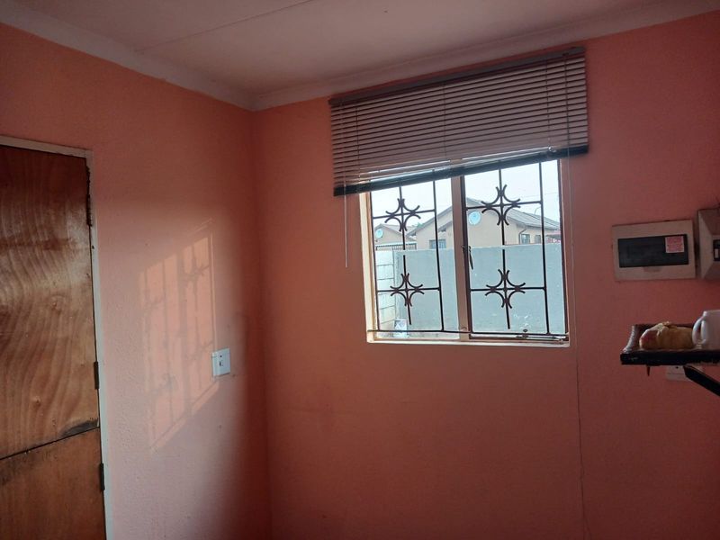 House For Sale in Mabopane Central - Photo 4