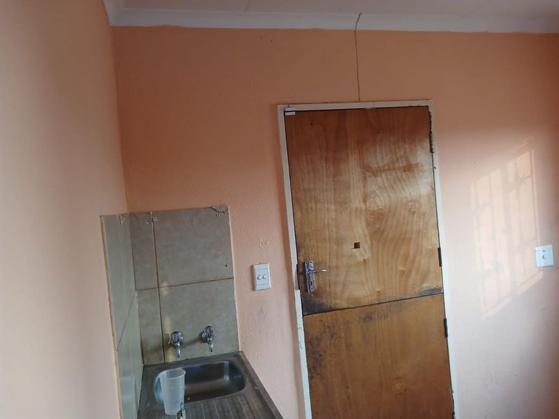 House For Sale in Mabopane Central - Photo 5