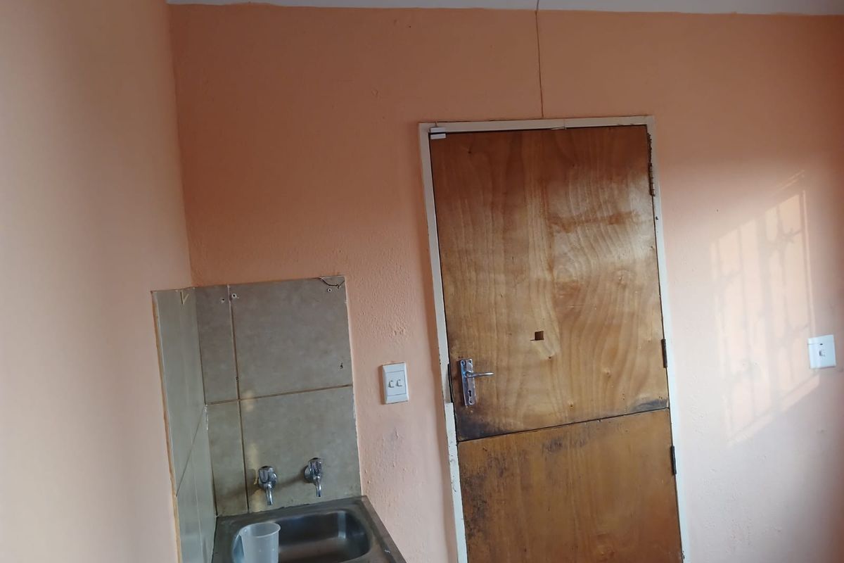 House For Sale in Mabopane Central - Photo 5
