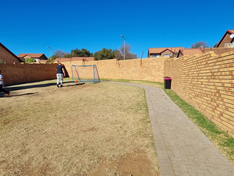 Townhouse For Sale in The Reeds - Photo 3