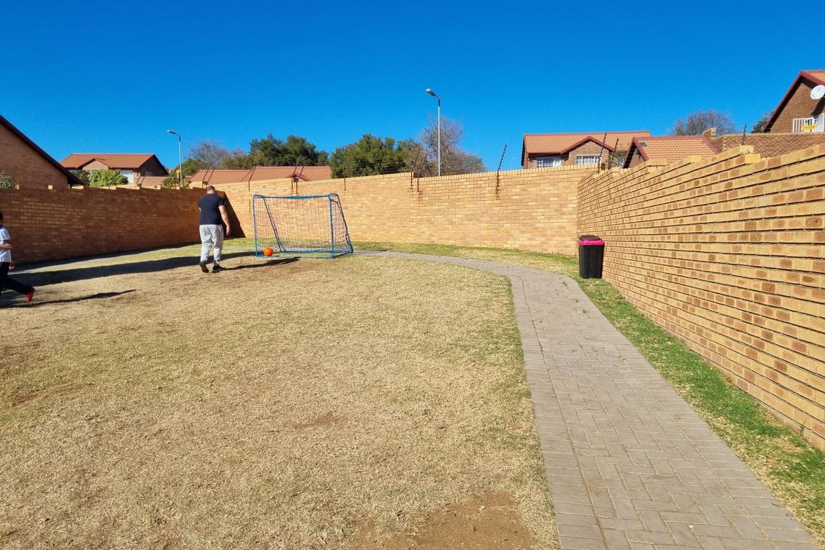 Townhouse For Sale in The Reeds - Photo 3