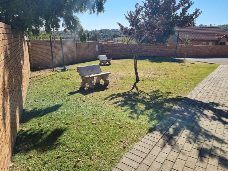 Townhouse For Sale in The Reeds - Photo 4