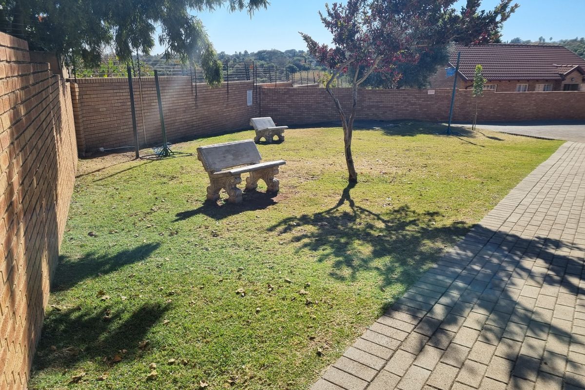 Townhouse For Sale in The Reeds - Photo 4