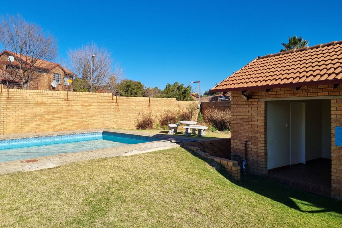 Townhouse For Sale in The Reeds - Photo 2