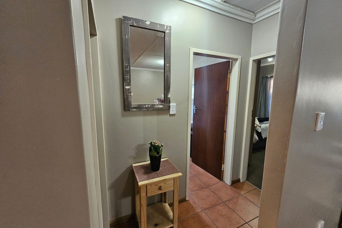 Townhouse For Sale in Bendor Ridge - Photo 2