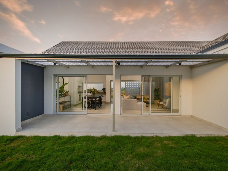 House For Sale in Sheffield Beach - Photo 2