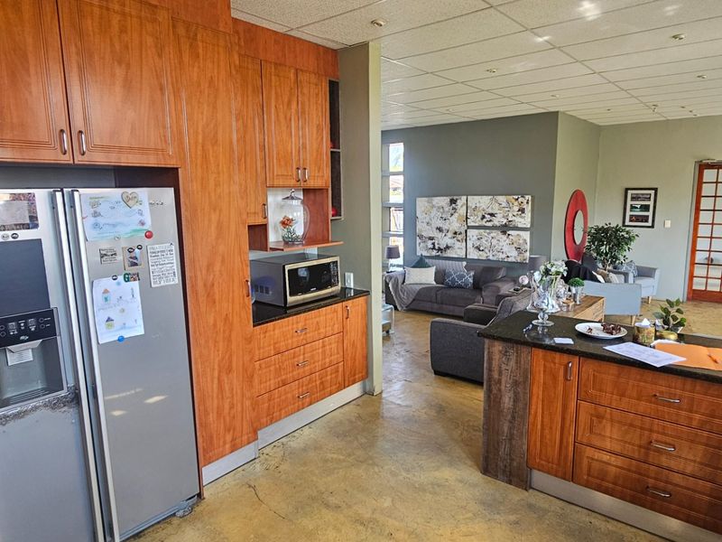House For Sale in Roylglen Gardens - Photo 8