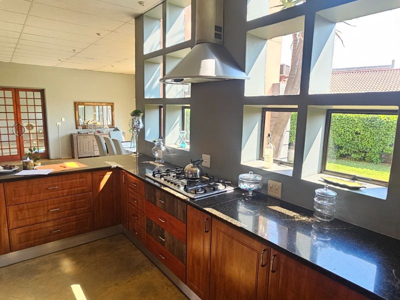 House For Sale in Roylglen Gardens - Photo 10
