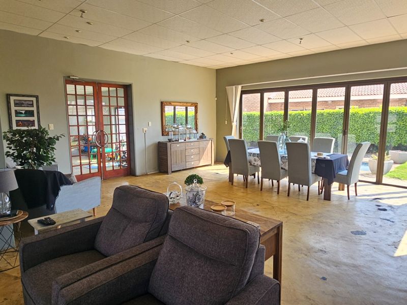 House For Sale in Roylglen Gardens - Photo 5