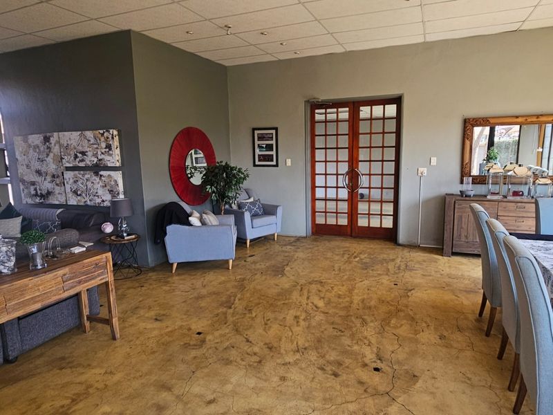 House For Sale in Roylglen Gardens - Photo 7