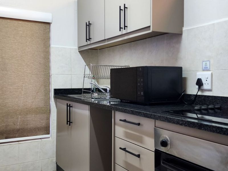 Townhouse To Rent in Shakas Rock - Photo 6