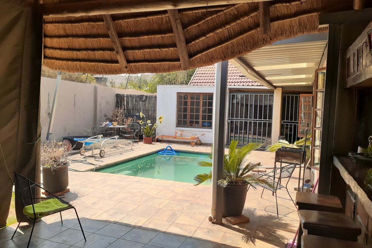 House For Sale in Doringkloof - Photo 2