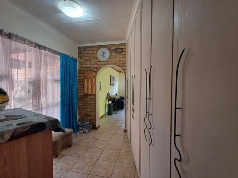 House For Sale in Lourenspark - Photo 7