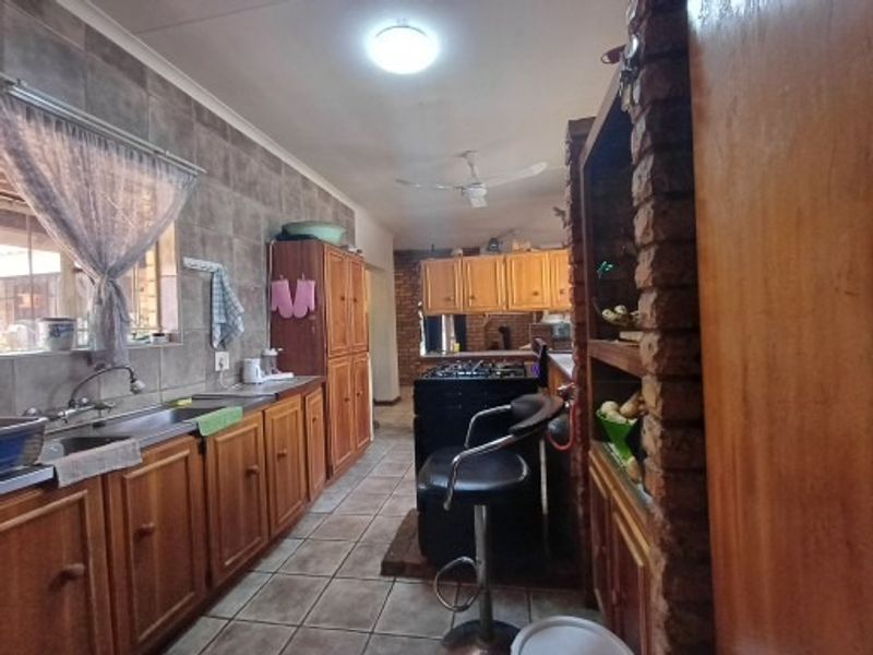 House For Sale in Lourenspark - Photo 8