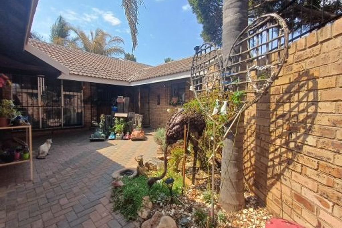 House For Sale in Lourenspark - Photo 3