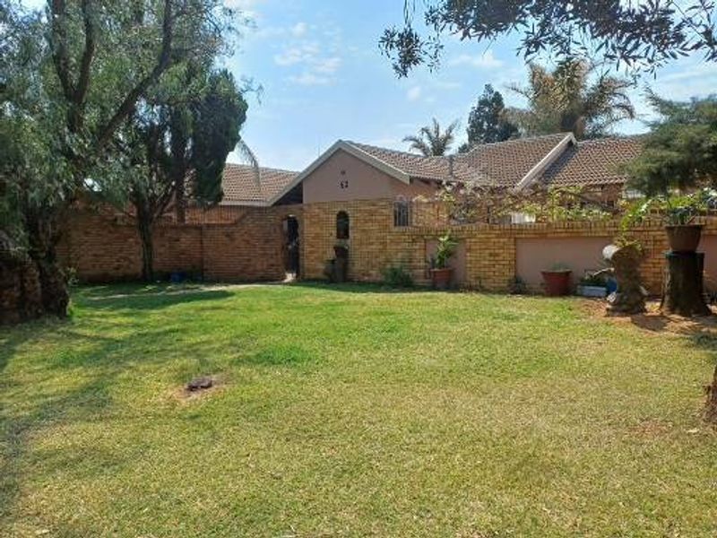 House For Sale in Lourenspark - Photo 2