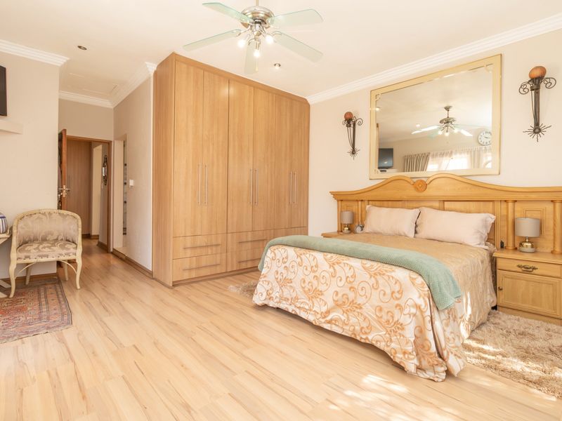 House For Sale in Featherbrooke Estate - Photo 5