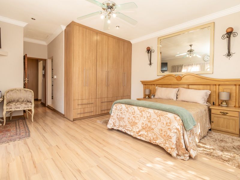 House For Sale in Featherbrooke Estate - Photo 4