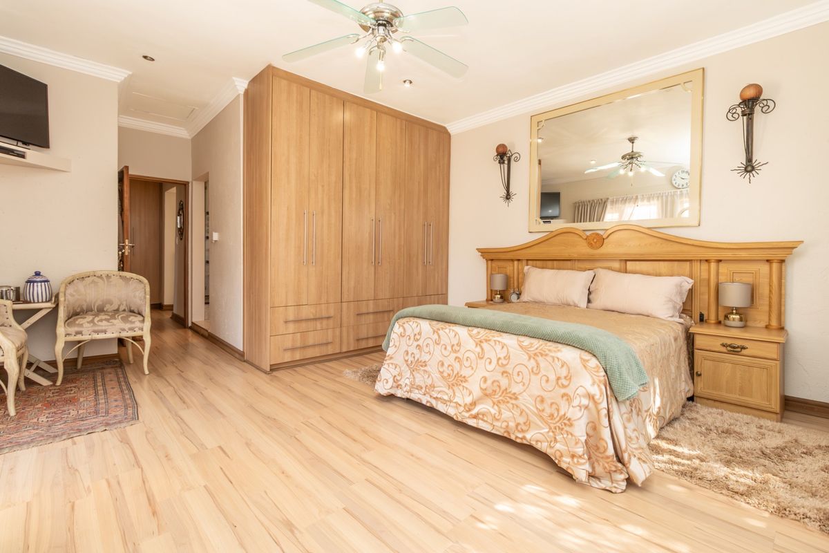 House For Sale in Featherbrooke Estate - Photo 4