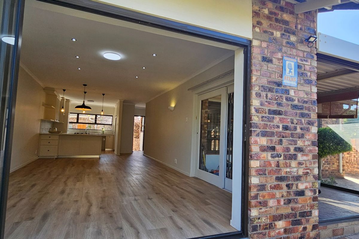 Townhouse To Rent in South End - Photo 2