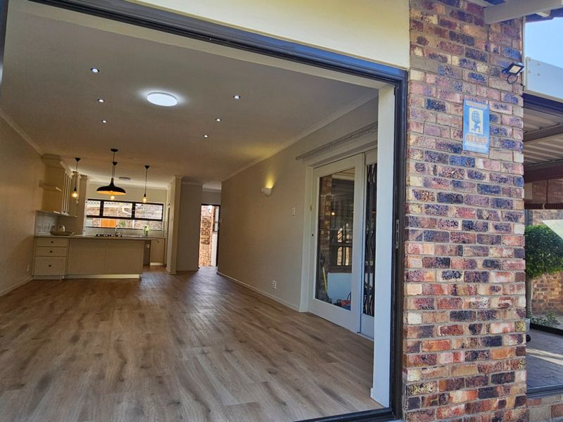 Townhouse To Rent in South End - Photo 2