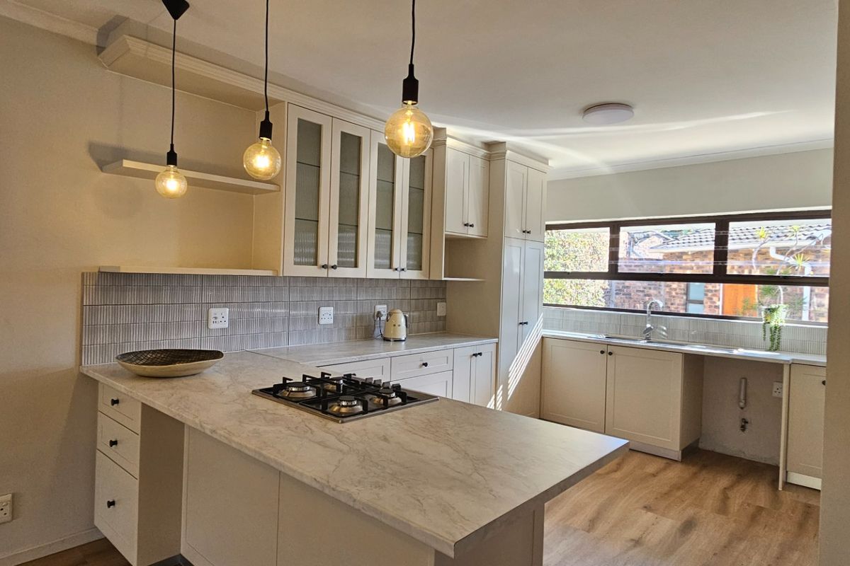 Townhouse To Rent in South End - Photo 3