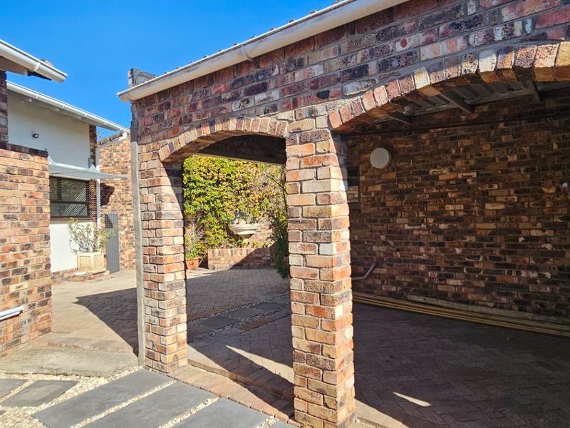 Townhouse To Rent in South End - Photo 5