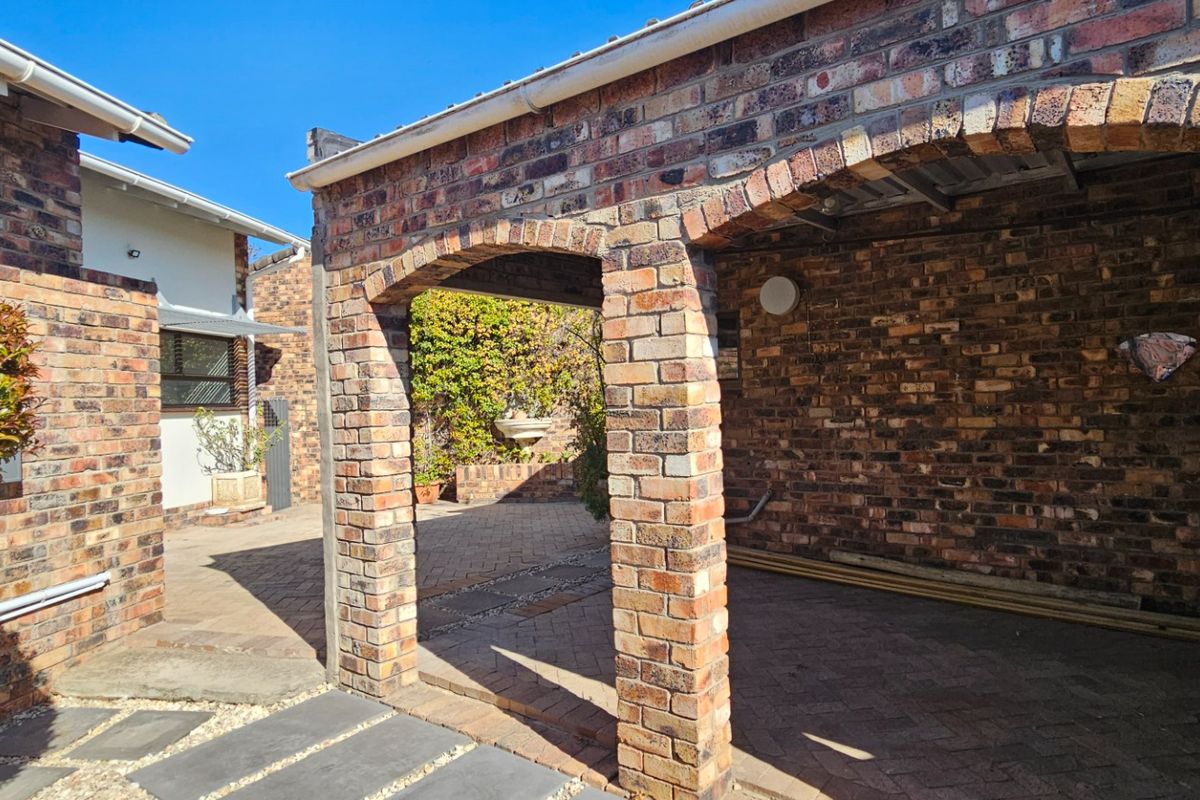 Townhouse To Rent in South End - Photo 5