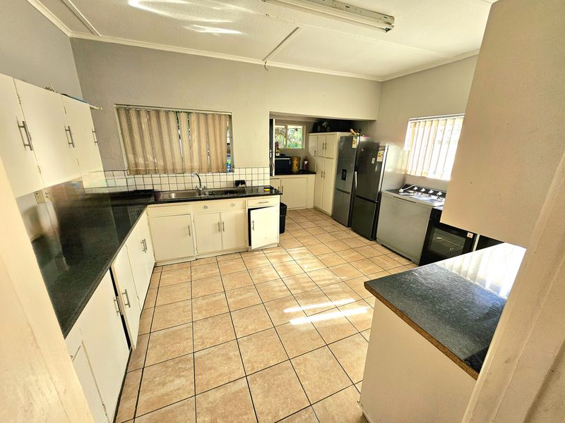 House For Sale in Somerset East Central - Photo 4