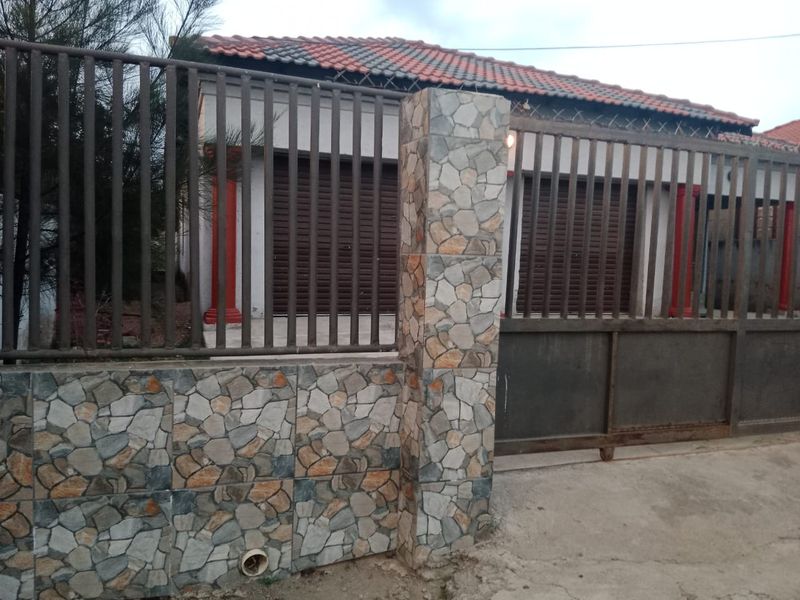 House For Sale in Seshego - Photo 2