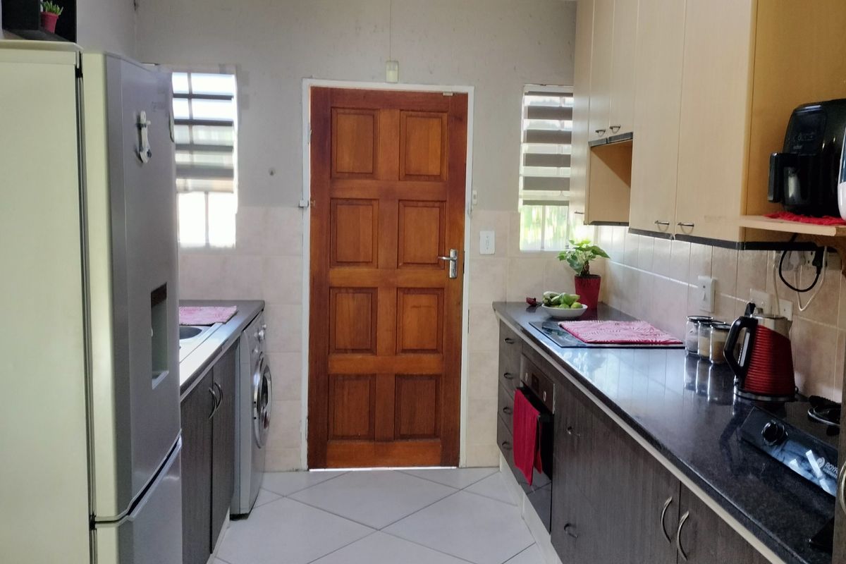 Townhouse For Sale in Wilgeheuwel - Photo 5
