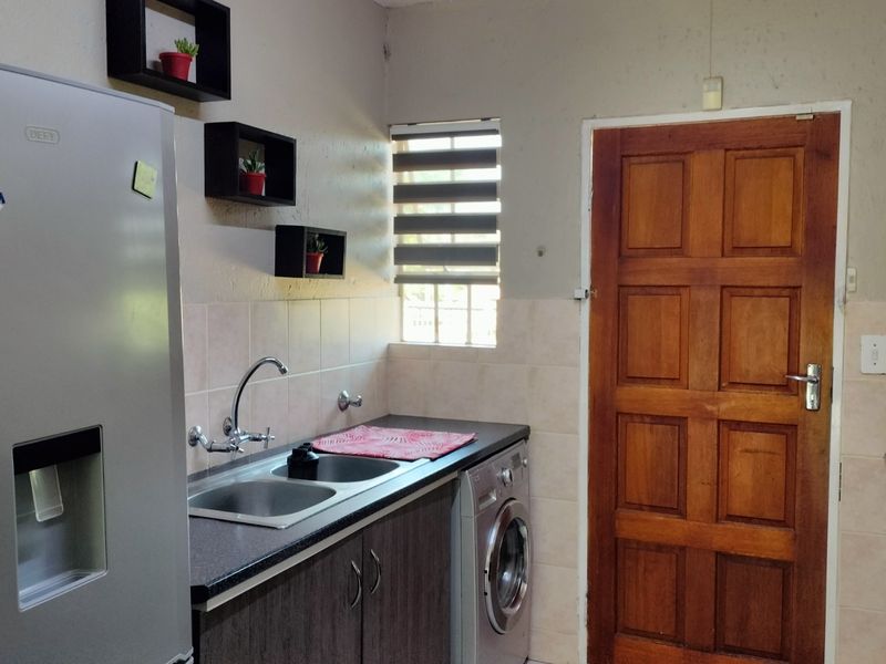 Townhouse For Sale in Wilgeheuwel - Photo 6