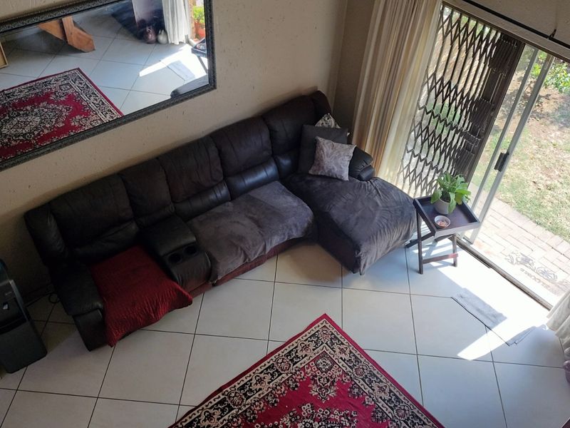 Townhouse For Sale in Wilgeheuwel - Photo 4