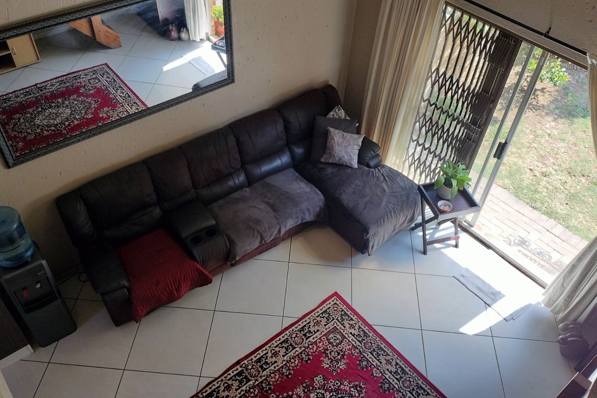 Townhouse For Sale in Wilgeheuwel - Photo 4
