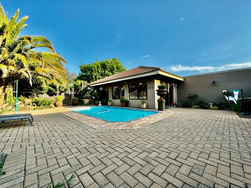 House For Sale in Kinross - Photo 1