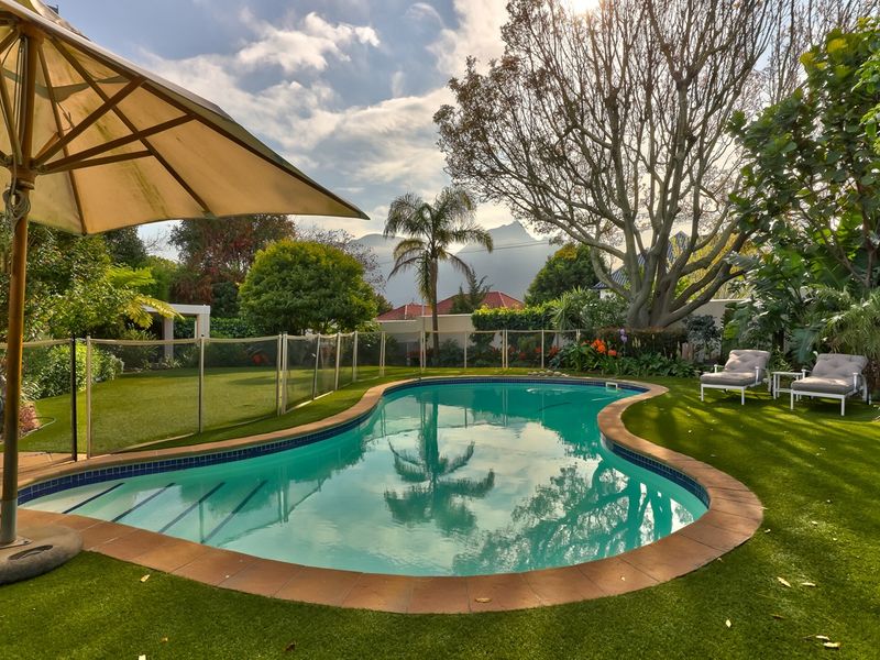 House For Sale in Rondebosch - Photo 2