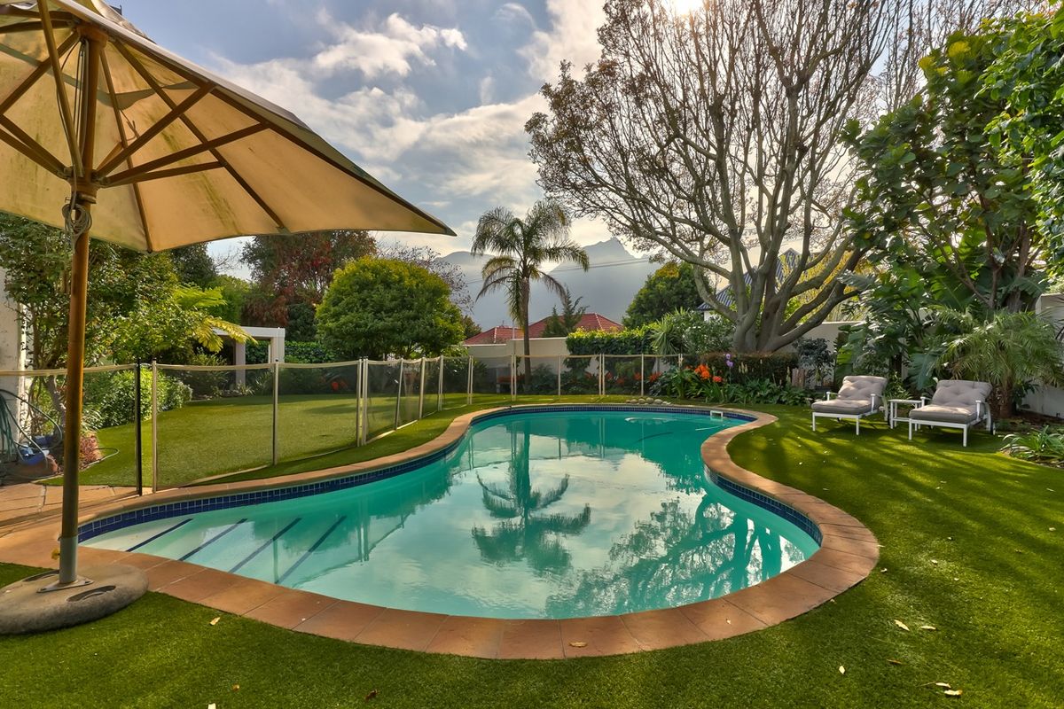 House For Sale in Rondebosch - Photo 2