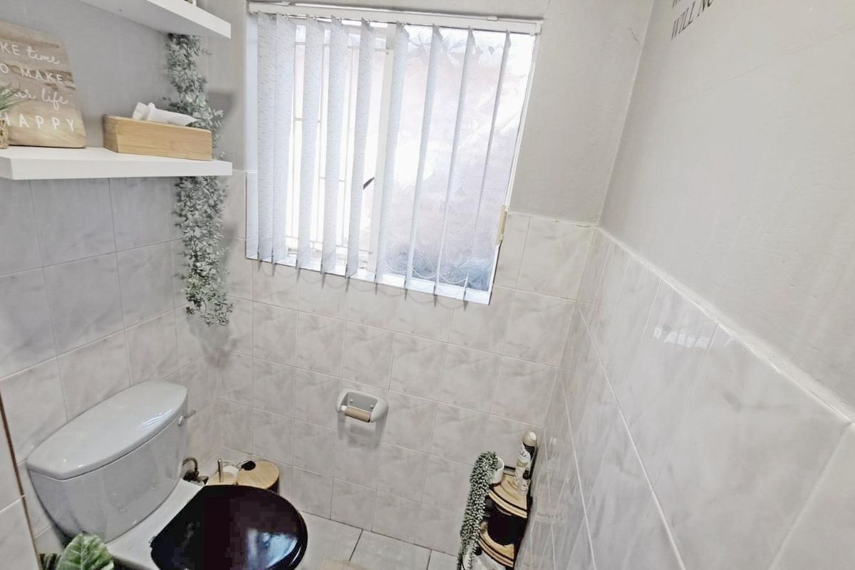 Townhouse For Sale in Rooihuiskraal - Photo 5