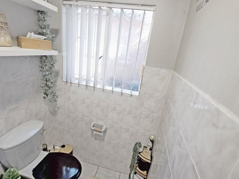 Townhouse For Sale in Rooihuiskraal - Photo 5