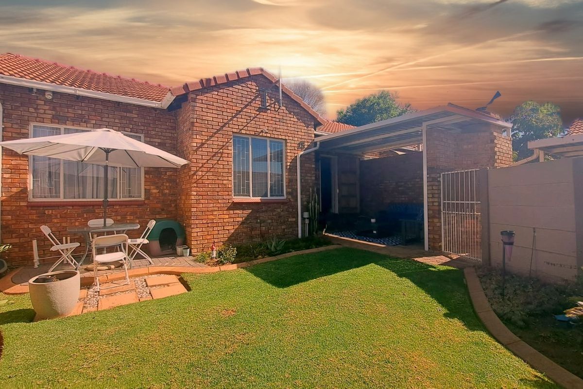 Townhouse For Sale in Rooihuiskraal - Photo 4